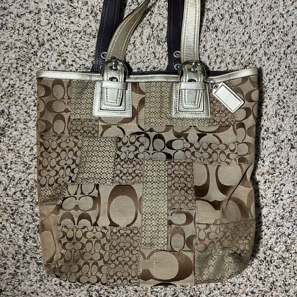 Good Condition! Coach Tote with Traditional C Logo Pattern